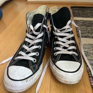 Black converse - Size 8